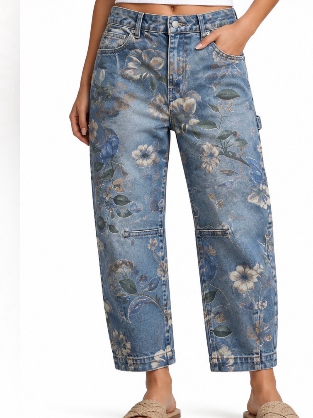 Flamingals medium wash slight barrel denim. Sz small.